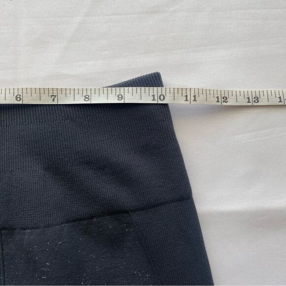Lululemon Blue Tied/ White Free To Flow 7/8 Tight Size 2 - Picture 12 of 15